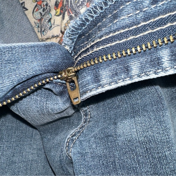 Ed Hardy Straight Leg Jeans with Embroidered Design - Picture 12 of 13